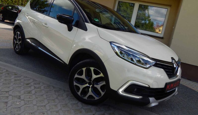 Auta miejskie RENAULT Captur  2018 Benzyna Manualna FWD (przód) Beżowy 5 5 Niemcy Metalik full