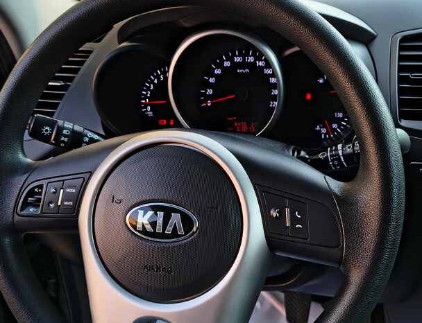 Auta miejskie KIA Soul  2013 Benzyna Manualna FWD (przód) Czarny 5 5 Niemcy Metalik full