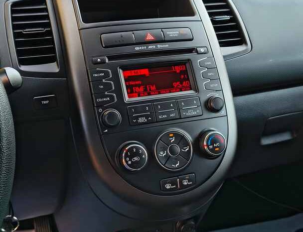 Auta miejskie KIA Soul  2013 Benzyna Manualna FWD (przód) Czarny 5 5 Niemcy Metalik full