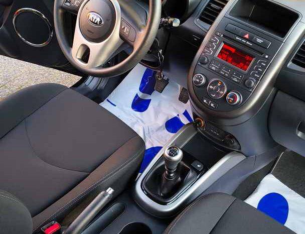 Auta miejskie KIA Soul  2013 Benzyna Manualna FWD (przód) Czarny 5 5 Niemcy Metalik full