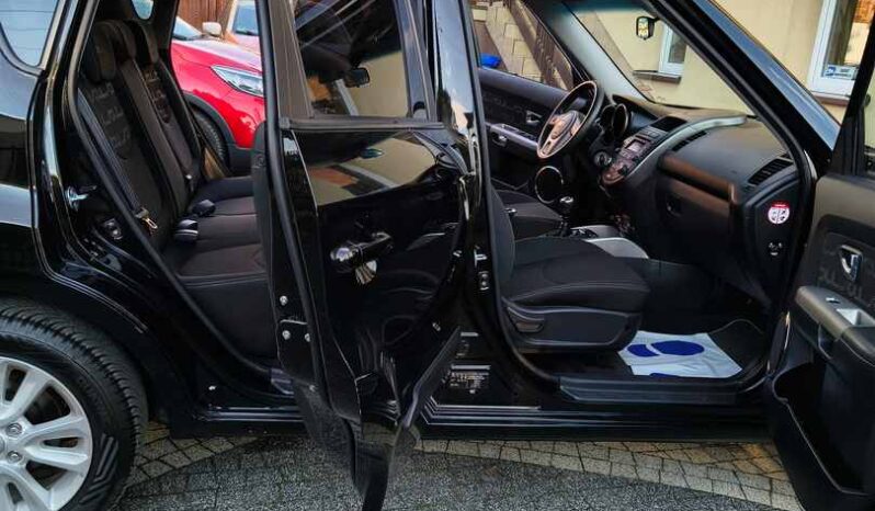 Auta miejskie KIA Soul  2013 Benzyna Manualna FWD (przód) Czarny 5 5 Niemcy Metalik full