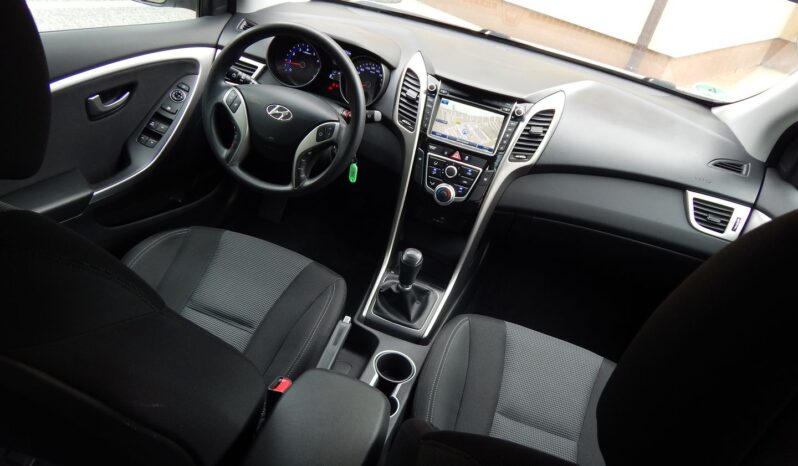 Kompakt HYUNDAI I30  2015 Benzyna Manualna FWD (przód) Biały 5 5 Niemcy Metalik full