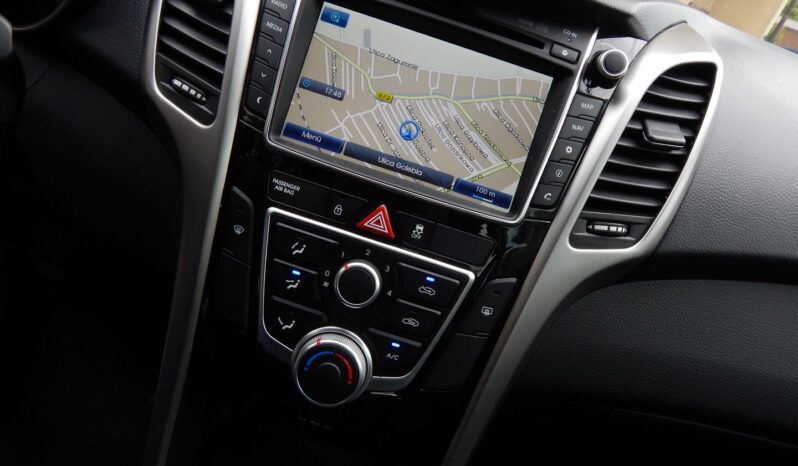 Kompakt HYUNDAI I30  2015 Benzyna Manualna FWD (przód) Biały 5 5 Niemcy Metalik full