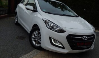 Kompakt HYUNDAI I30  2015 Benzyna Manualna FWD (przód) Biały 5 5 Niemcy Metalik full