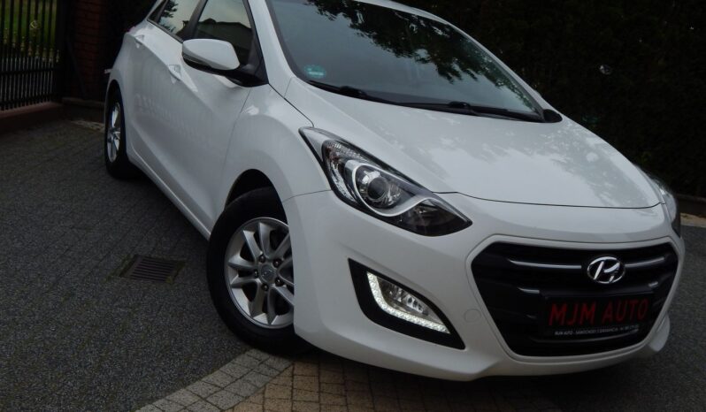 Kompakt HYUNDAI I30  2015 Benzyna Manualna FWD (przód) Biały 5 5 Niemcy Metalik full
