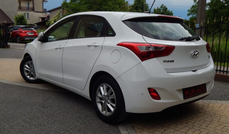 Kompakt HYUNDAI I30  2015 Benzyna Manualna FWD (przód) Biały 5 5 Niemcy Metalik full