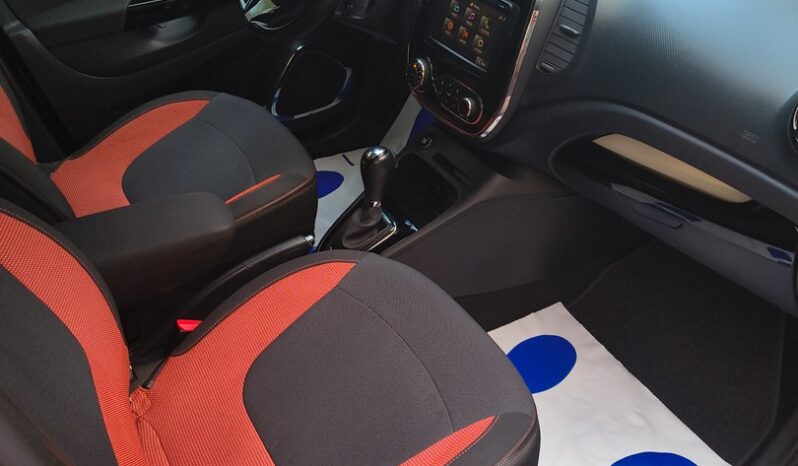 Auta miejskie RENAULT Captur  2013 Benzyna Automatyczna FWD (przód) Inny kolor 5 5 Niemcy Metalik full