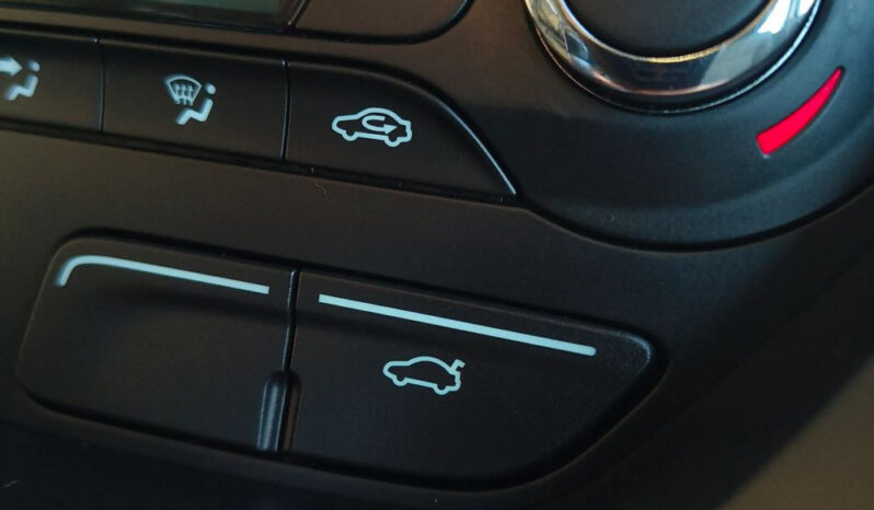 12 miesięcy pisemnej Gwarancji. Bardzo Zadbany.Bogate wyposażenie.Koła Lato-Zima full